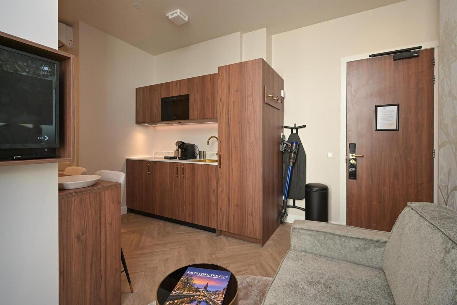 Novallure Downtown - Short Stay Apartments The Hague Room photo