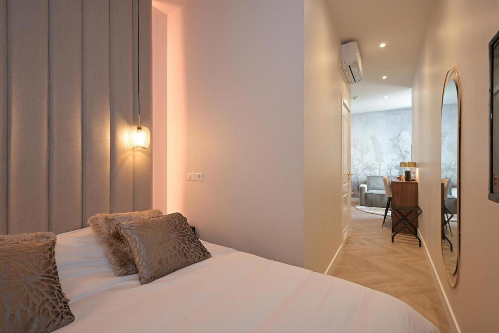 Novallure Downtown - Short Stay Apartments The Hague Room photo